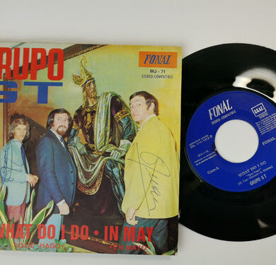 Grupo GT - What Do I Do = Qué Hago / In May = En Mayo